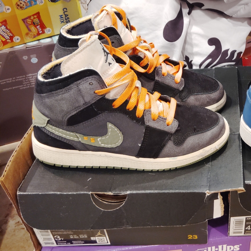 Black and Gray High-Top Sneakers with Orange Laces - Picture 4 of 5
